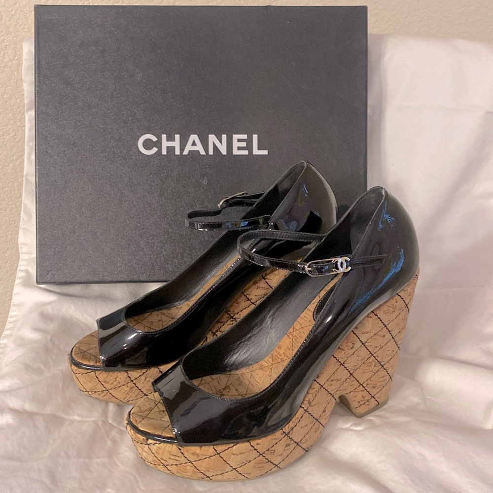 CHANEL Black Patent Leather Quilted Cork Wedge Sandals